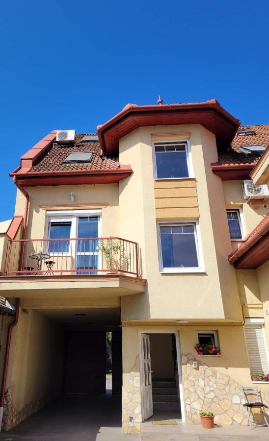 Cili Apartman Eger Apartment Exterior photo